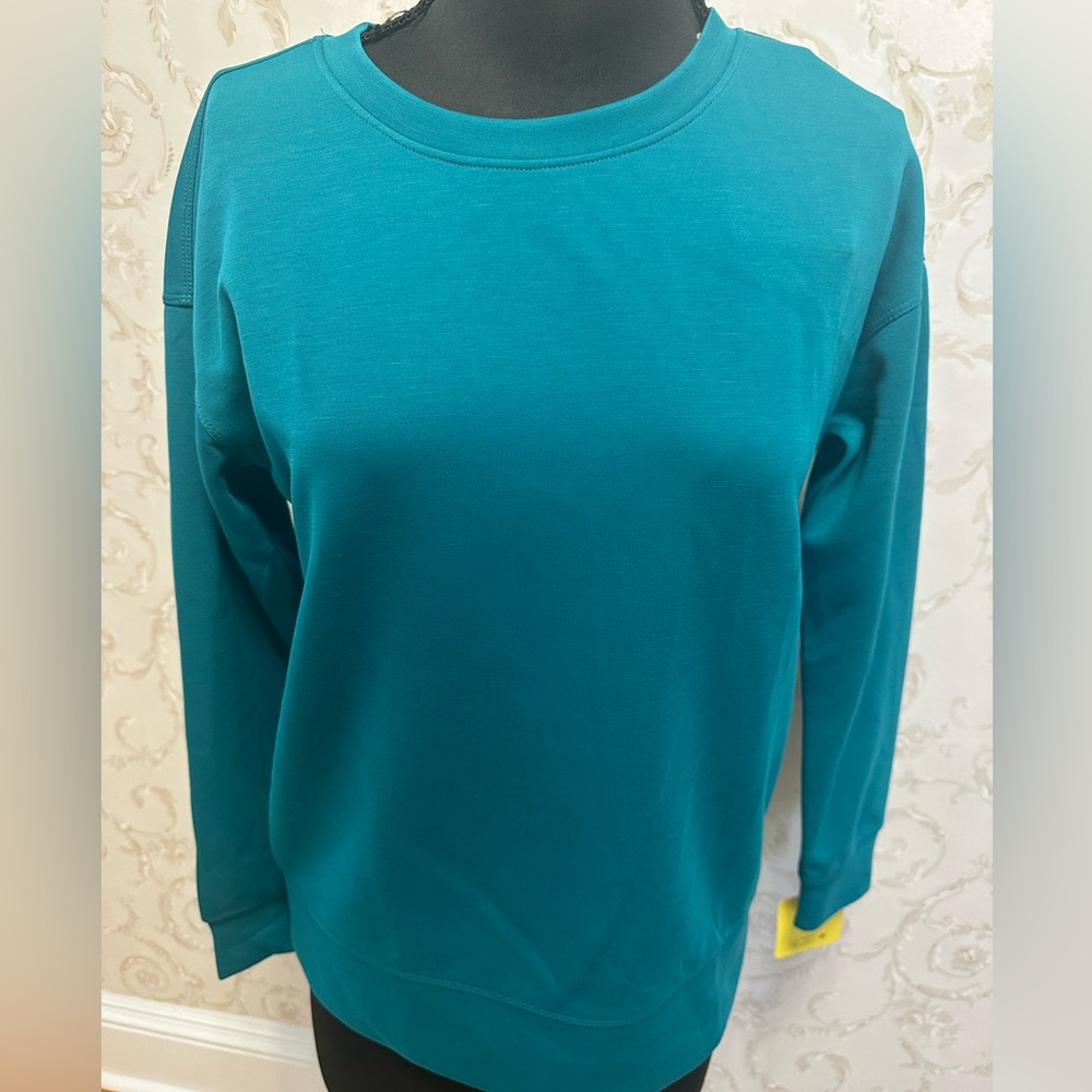 NWT Mondetta Tesk athletic top. Size S.
